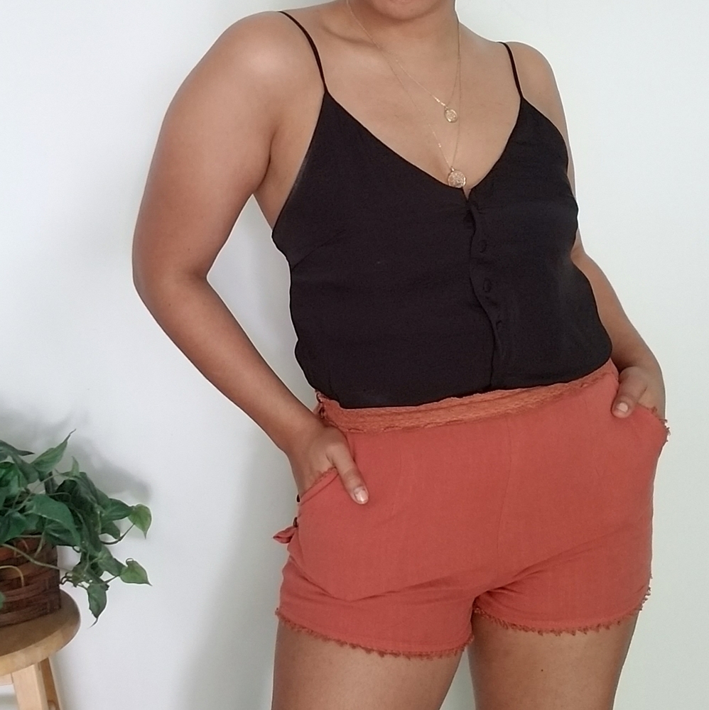 ON THE EDGE RUSTY LACE DETAIL SHORTS - Picture 13 of 15